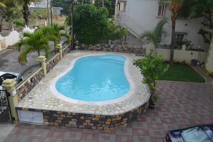 Rs Villas - Three Bedrooms Share Apartment With Private Room And Free Wifi And 100Mts To The Beach And Ac And 100Mts To Bus Stop And Pool Flic-en-Flacq Eksteriør billede