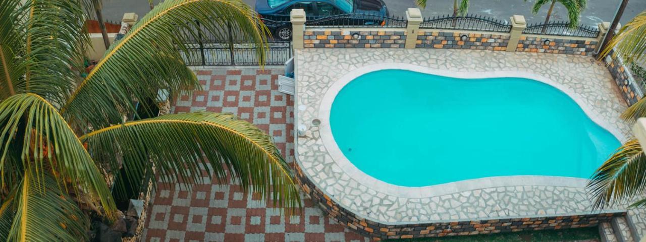 Rs Villas - Three Bedrooms Share Apartment With Private Room And Free Wifi And 100Mts To The Beach And Ac And 100Mts To Bus Stop And Pool Flic-en-Flacq Eksteriør billede