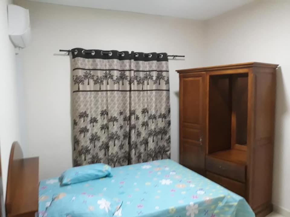 Rs Villas - Three Bedrooms Share Apartment With Private Room And Free Wifi And 100Mts To The Beach And Ac And 100Mts To Bus Stop And Pool Flic-en-Flacq Eksteriør billede