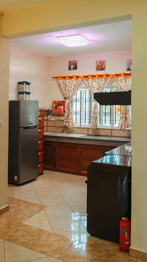 Rs Villas - Three Bedrooms Share Apartment With Private Room And Free Wifi And 100Mts To The Beach And Ac And 100Mts To Bus Stop And Pool Flic-en-Flacq Eksteriør billede
