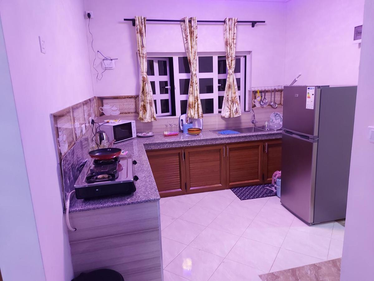 Rs Villas - Three Bedrooms Share Apartment With Private Room And Free Wifi And 100Mts To The Beach And Ac And 100Mts To Bus Stop And Pool Flic-en-Flacq Eksteriør billede