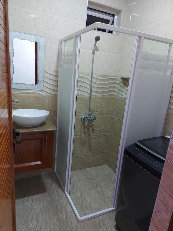 Rs Villas - Three Bedrooms Share Apartment With Private Room And Free Wifi And 100Mts To The Beach And Ac And 100Mts To Bus Stop And Pool Flic-en-Flacq Eksteriør billede